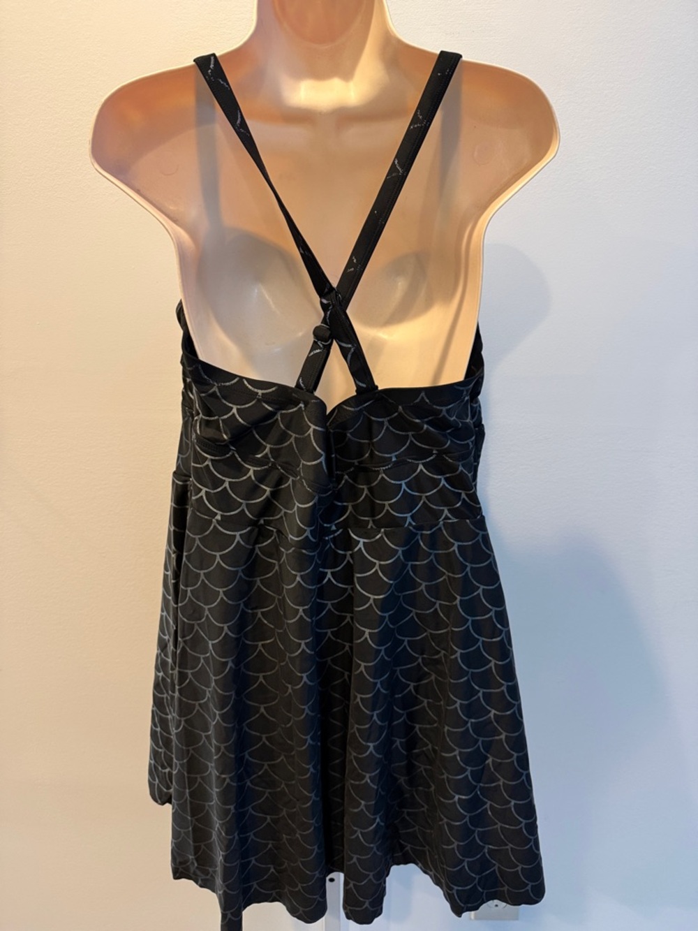 torrid Black Iridescent Mermaid-Scale Lattice Front Swim Dress size 2 - Picture 4 of 11